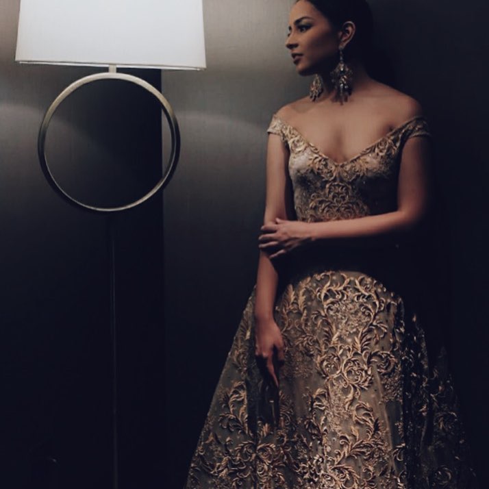 Masih belasan tahun, 7 seleb cantik ini nggak segan pamer belahan dada