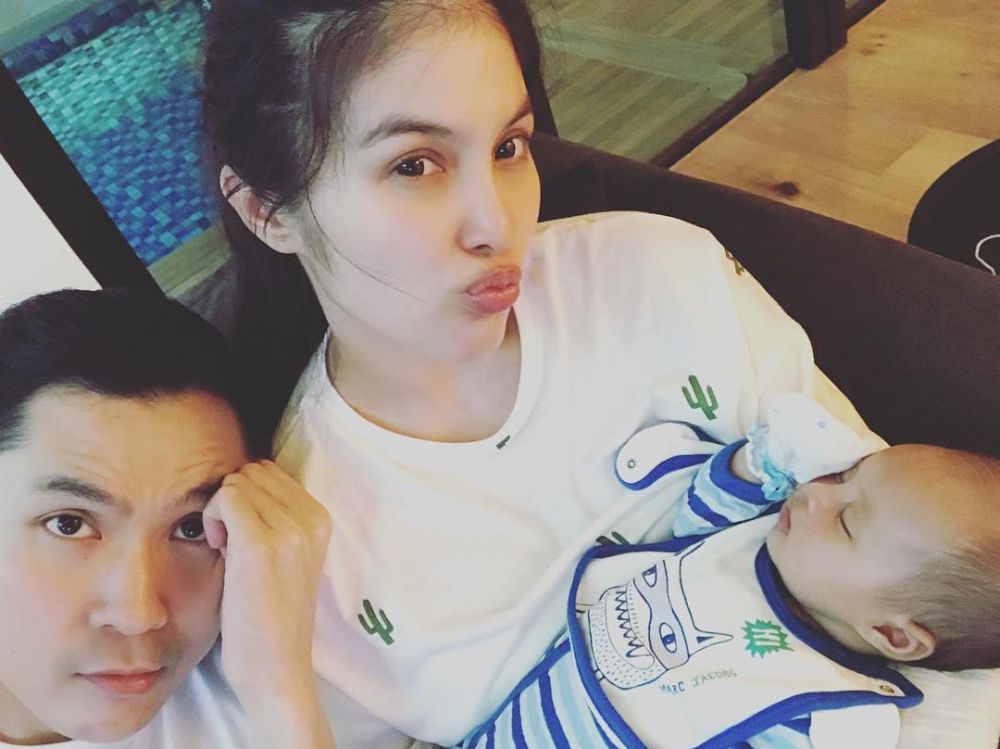 10 Penampilan Sandra Dewi usai melahirkan, hot mama banget!