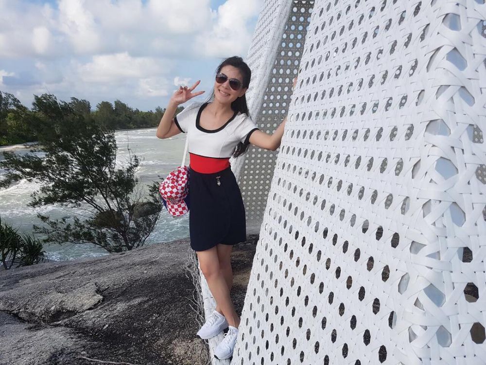 10 Gaya Margaret Vivi, calon mertua Boy William yang langsing bak ABG