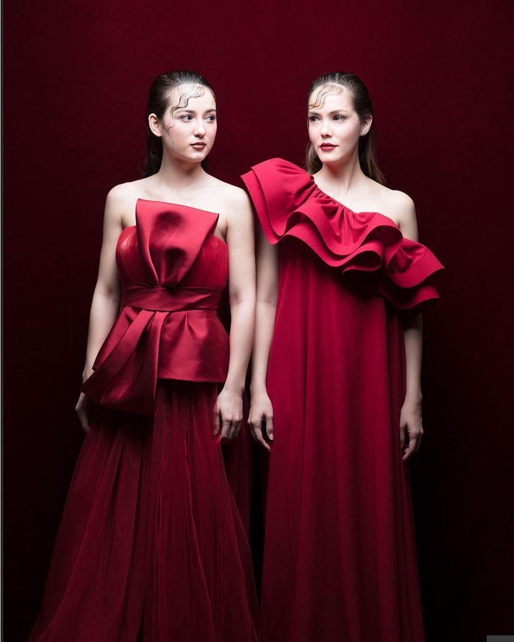 10 Pesona Cathy Sharon & Julie Estelle bergaun senada, bikin meleleh