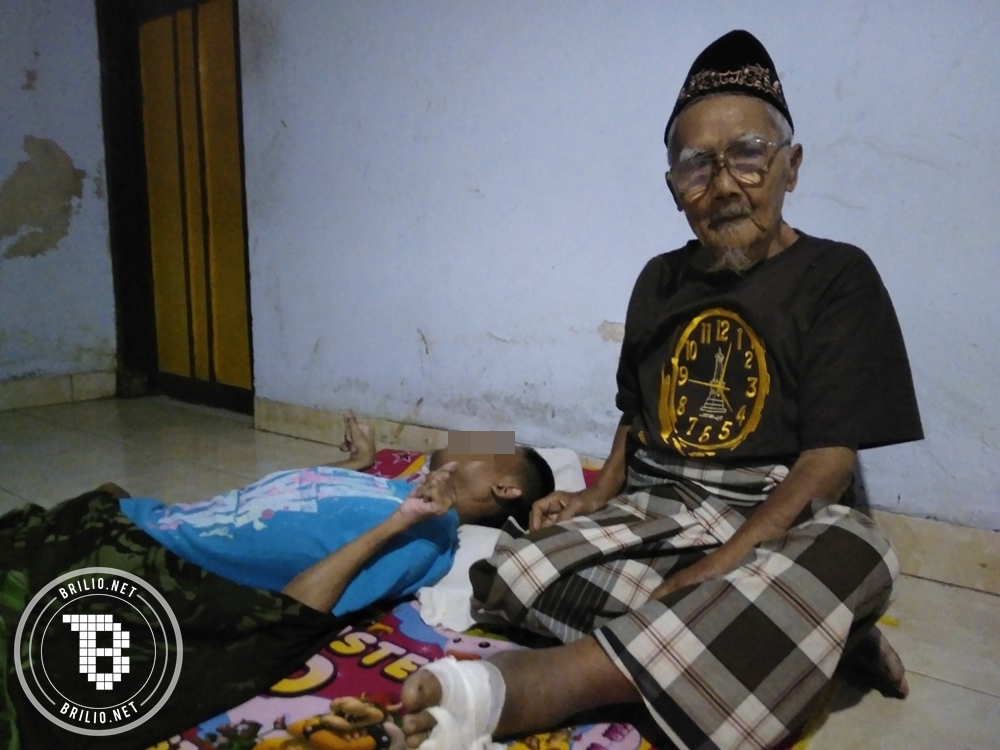 Kisah Sandiman, usia 78 tahun sendirian rawat dua anaknya yang cacat