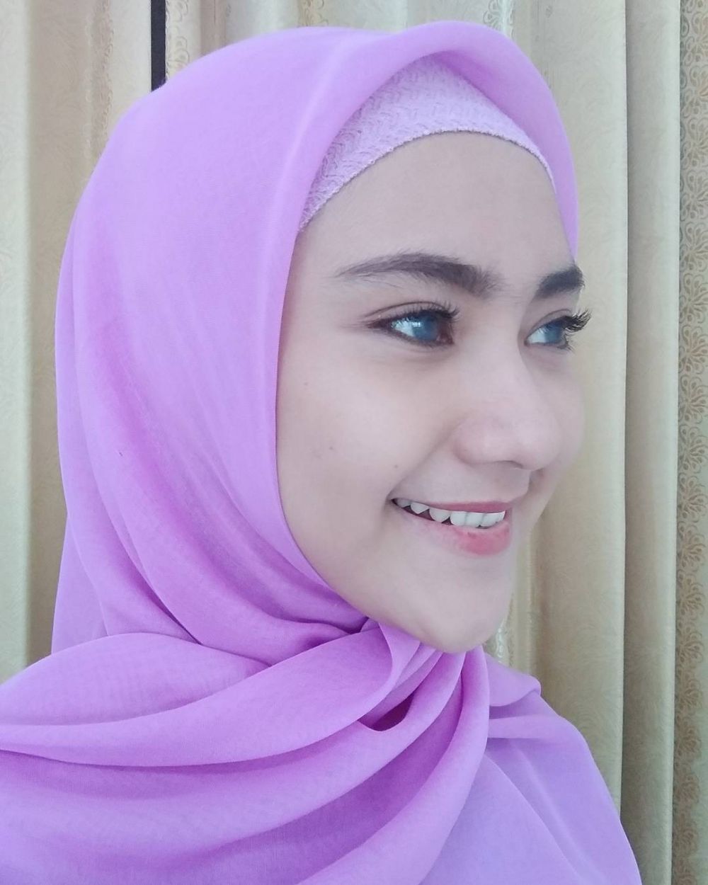 10 Potret cantiknya Nuryin, satpam berhijab yang pernah jadi model