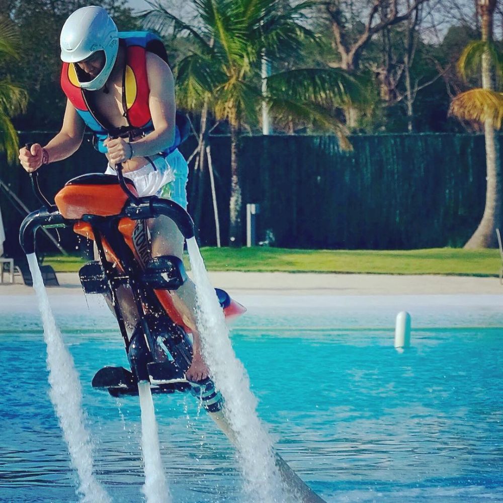 7 Pesona Ariel Noah berkegiatan outdoor, auranya macho banget