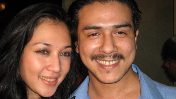 10 Seleb cantik ini jatuh ke pelukan duda, jodoh tak pandang status