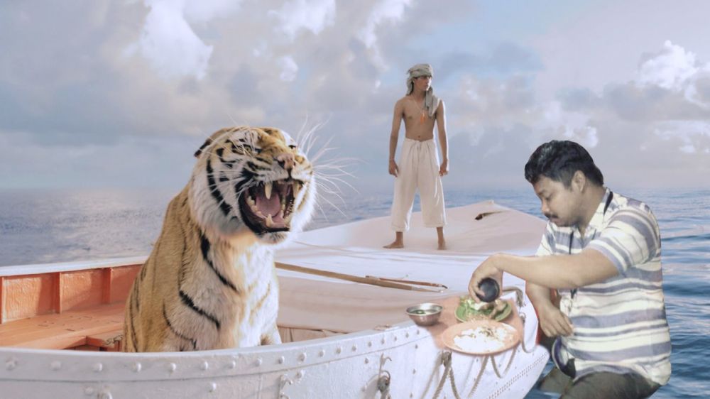 10 Meme pria makan pecel lele di tengah banjir ini ngeselin tapi kocak