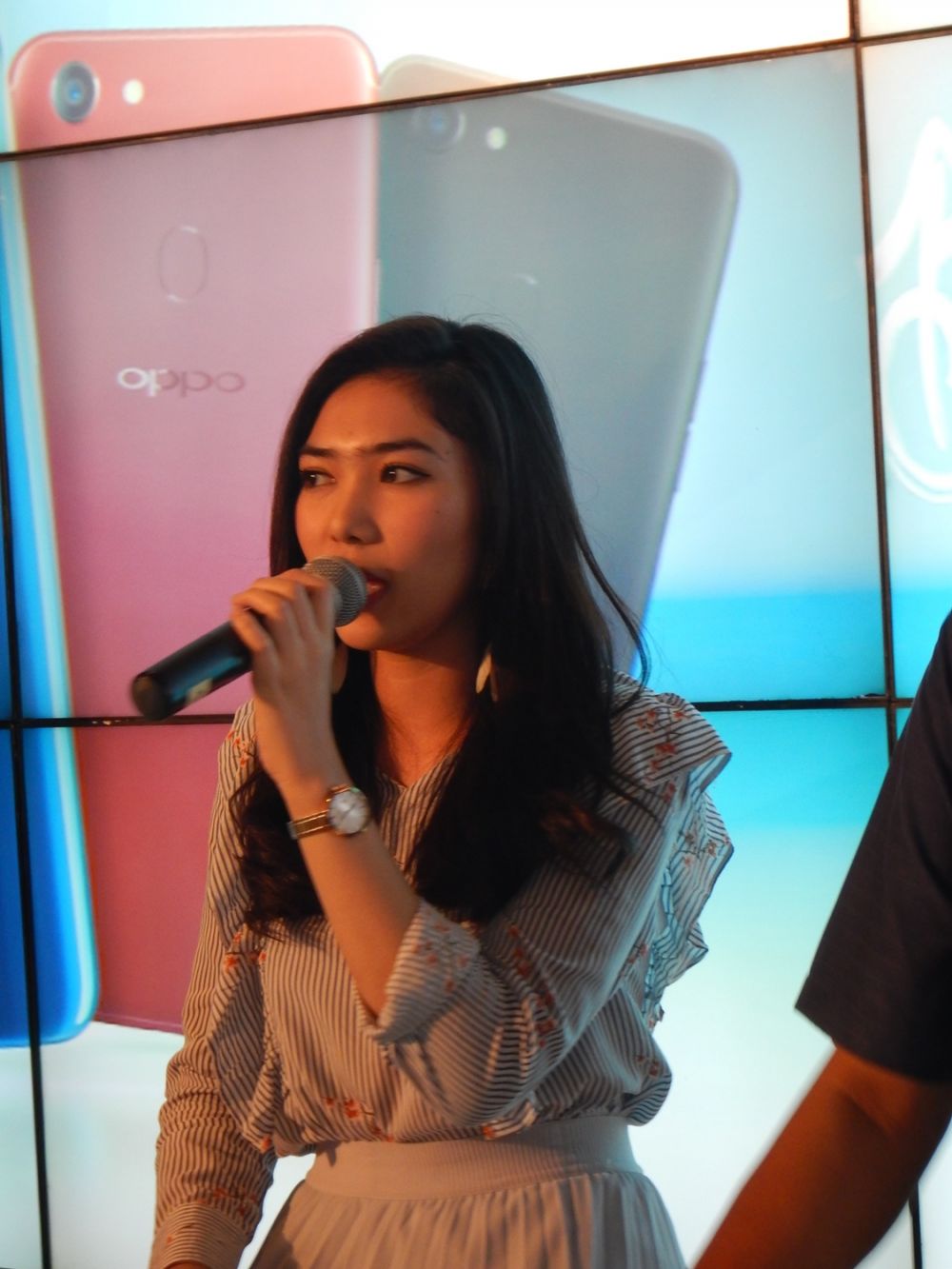 Pertama kali kolaborasi, ini sanjungan Morgan pada Isyana