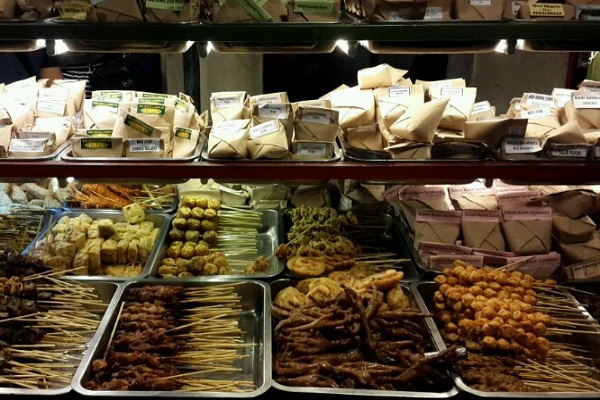 Kamu belum tahu? Ini burjo & angkringan yang disebut Presiden BEM UGM