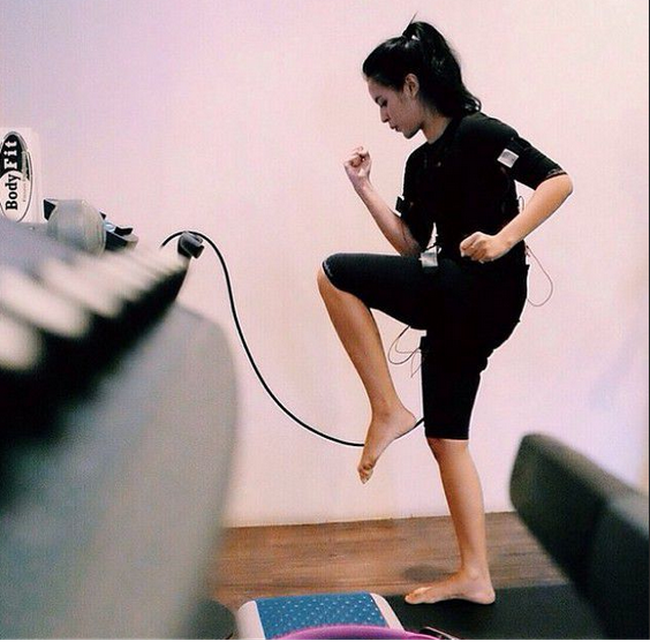 Punya tubuh ideal & seksi, ini 8 gaya Raisa Andriana saat olahraga