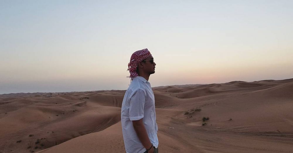 Gaya 7 seleb Tanah Air liburan di gurun pasir, asyik bareng unta
