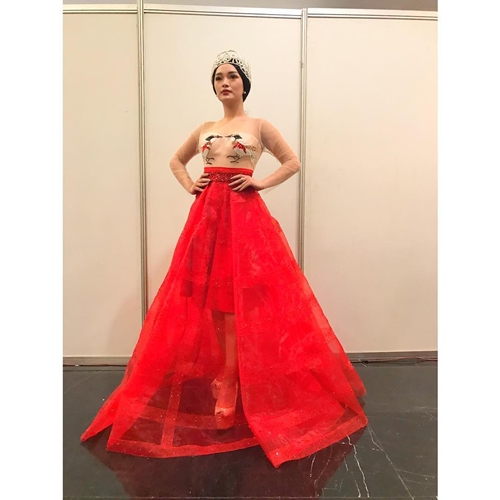 Dijuluki wanita sukses Cikarang, begini 10 gaya glamor Zaskia Gotik