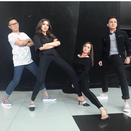 10 Pose 'jaman now' Jessica Iskandar ini bikin gagal fokus, unik abis
