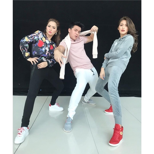 10 Pose 'jaman now' Jessica Iskandar ini bikin gagal fokus, unik abis