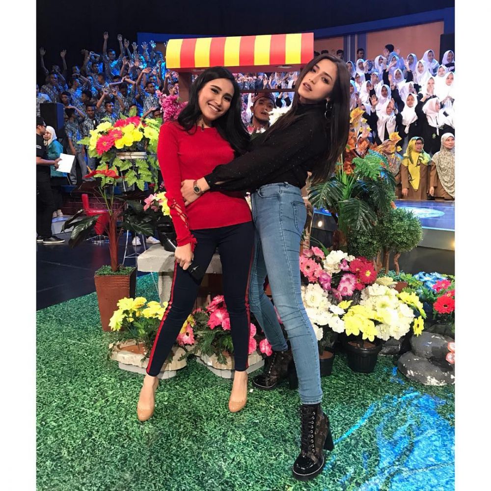 10 Pose 'jaman now' Jessica Iskandar ini bikin gagal fokus, unik abis