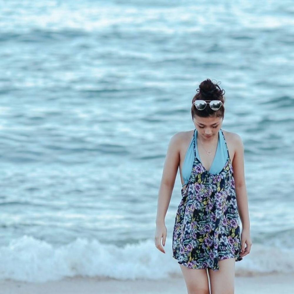 10 Pesona Delia pamer pundak, kekasih Reza Rahadian di film Benyamin