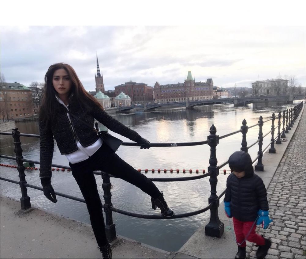6 Pose foto antimainstream ala Jessica Iskandar ini bikin salah fokus