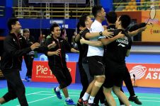 8 Potret haru regu putra bulutangkis Indonesia raih juara di Asia