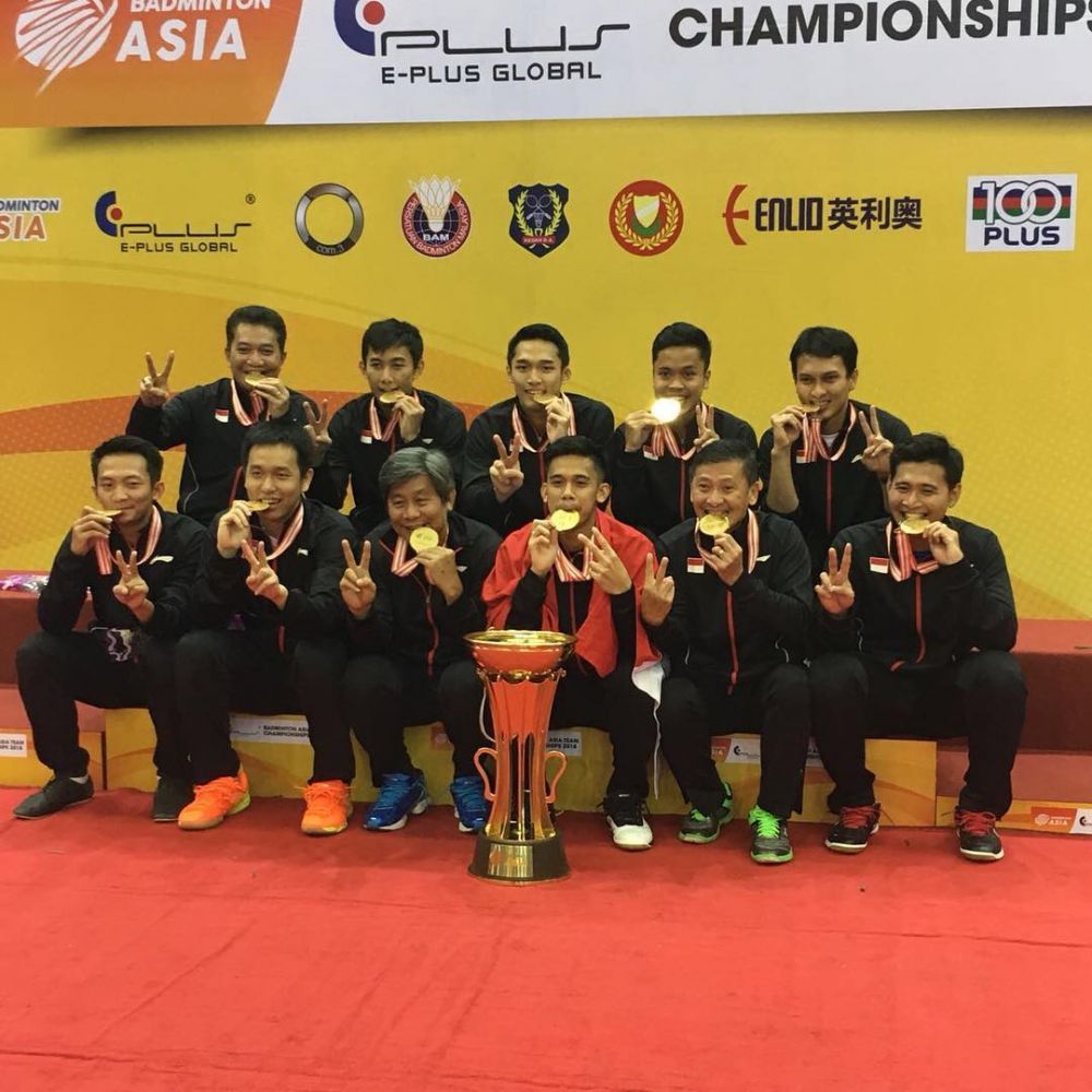 8 Potret haru regu putra bulutangkis Indonesia raih juara di Asia