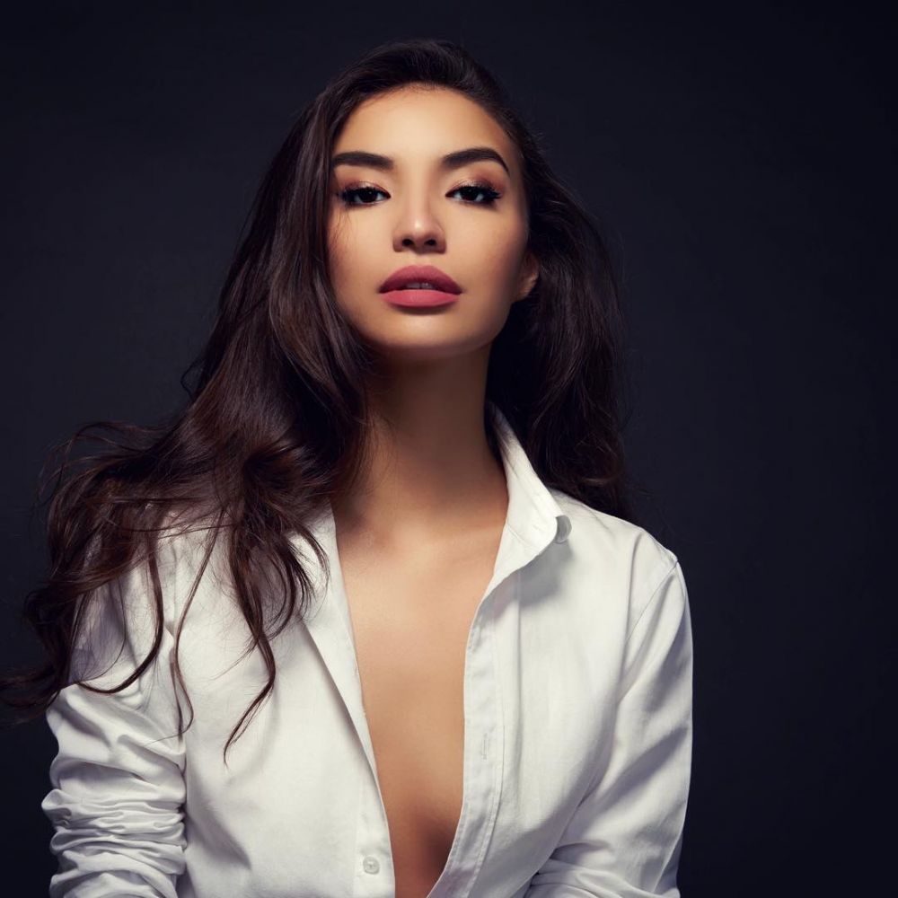 Tak bisa bagi waktu, 6 seleb ini pernah tunda pendidikan demi karier