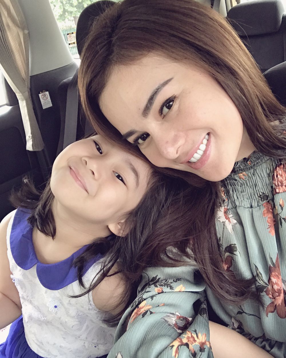 10 Aksi menggemaskan Anabel, anak Astrid Tiar yang pinter makeup