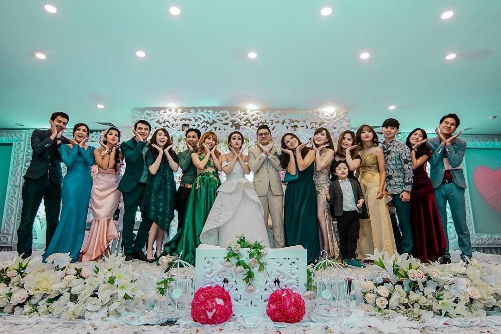 Sah suami-istri, ini 10 momen pernikahan Felly eks Cherrybelle & Mario