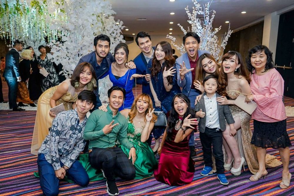 Sah suami-istri, ini 10 momen pernikahan Felly eks Cherrybelle & Mario