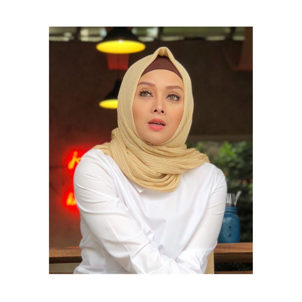 Beda gaya berhijab 4 mantan presenter olahraga, siapa paling memesona?
