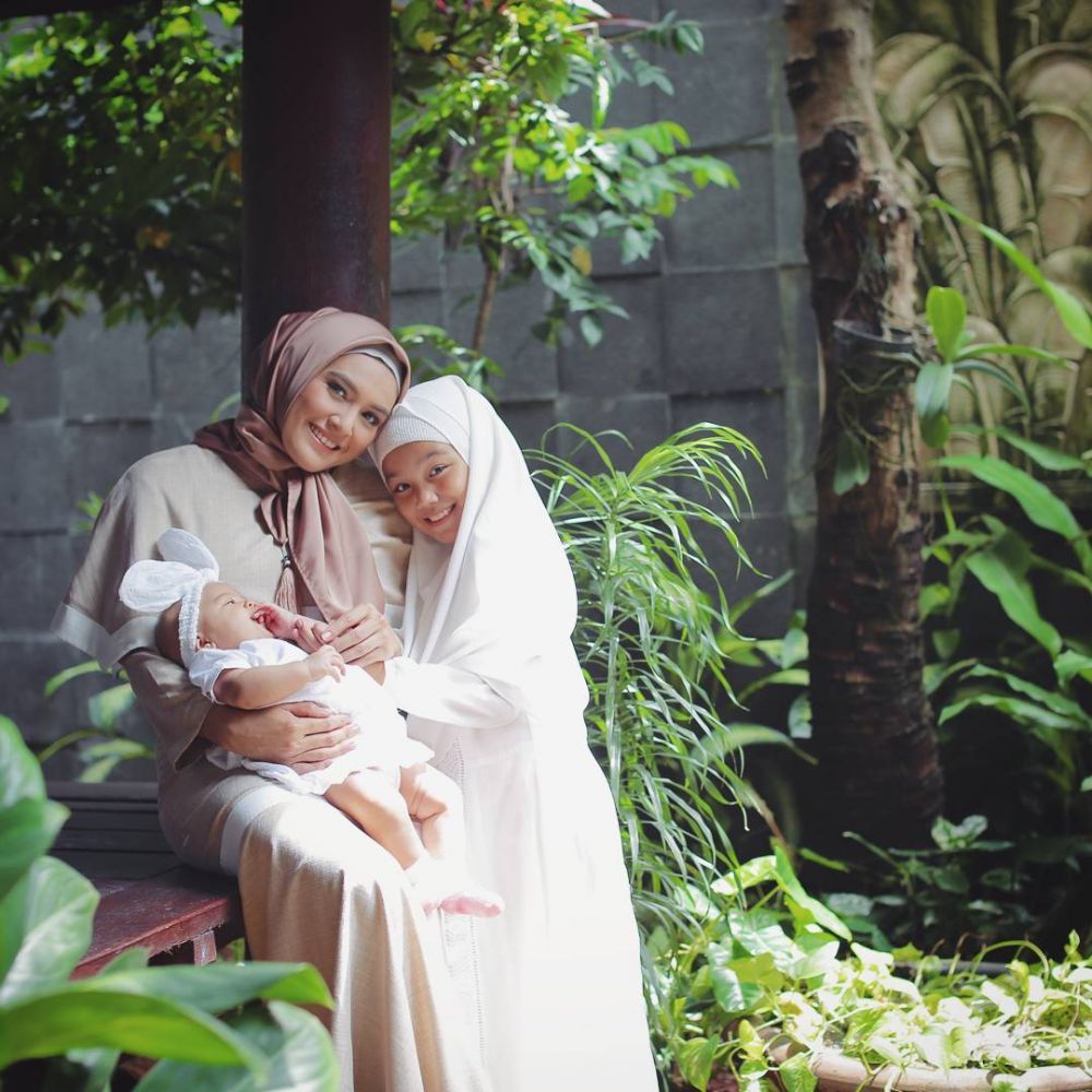 Beda gaya berhijab 4 mantan presenter olahraga, siapa paling memesona?