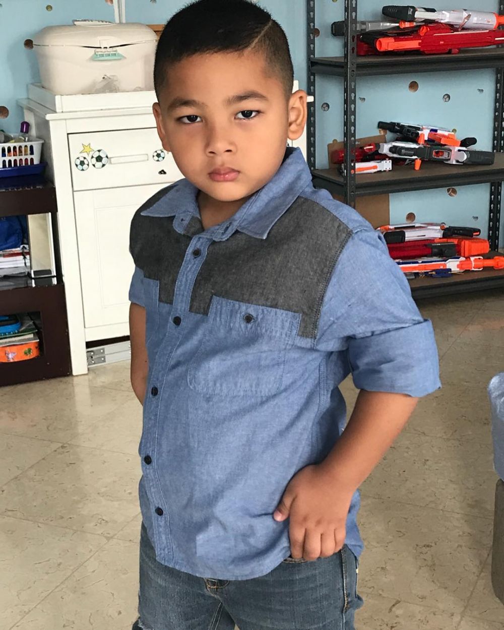 12 Gaya Kellen anak Krisdayanti yang sering pose serius ini nggemesin