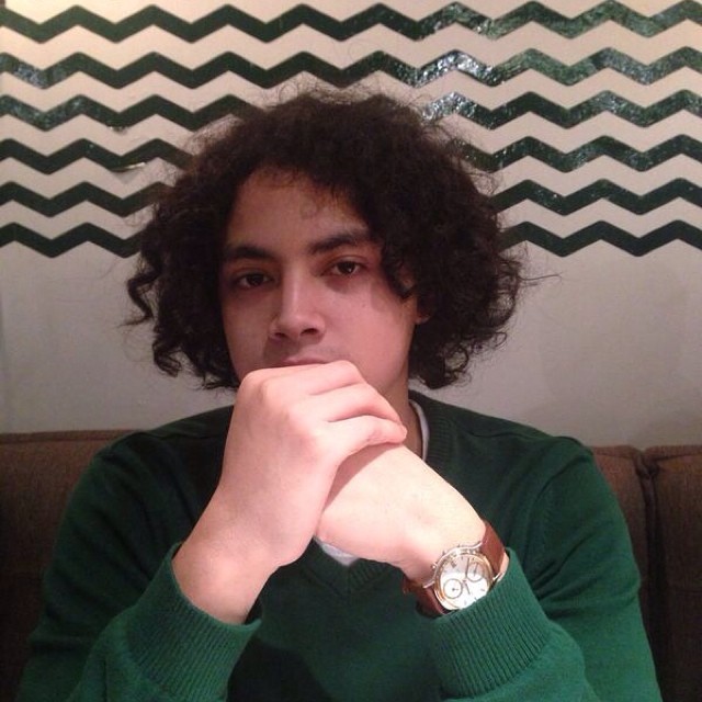 10 Pesona Omara Esteghlal, pemeran Piyan di film Dilan yang manis abis