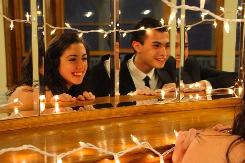 10 Pesona Omara Esteghlal, pemeran Piyan di film Dilan yang manis abis