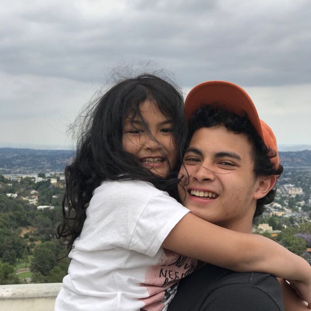 10 Pesona Omara Esteghlal, pemeran Piyan di film Dilan yang manis abis