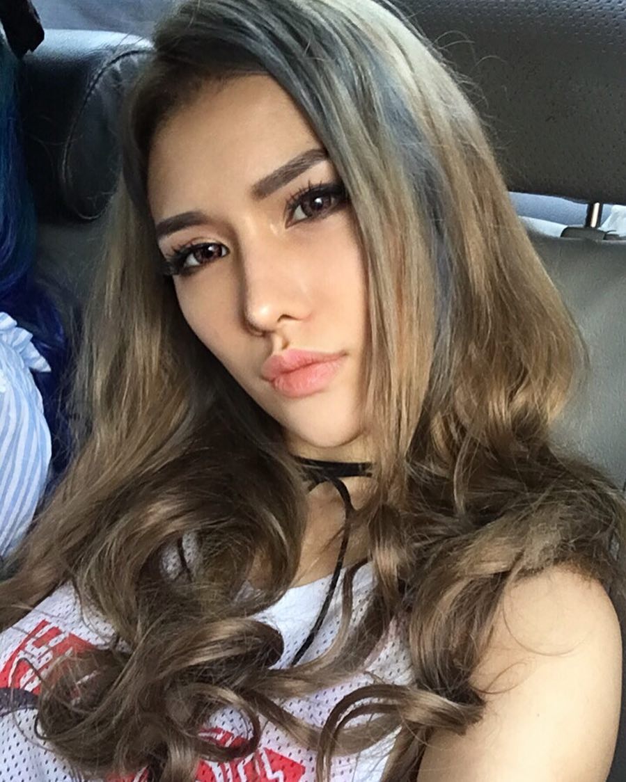 10 Pesona Jade Rasif, DJ seksi yang cuek & punya ayah buronan negara