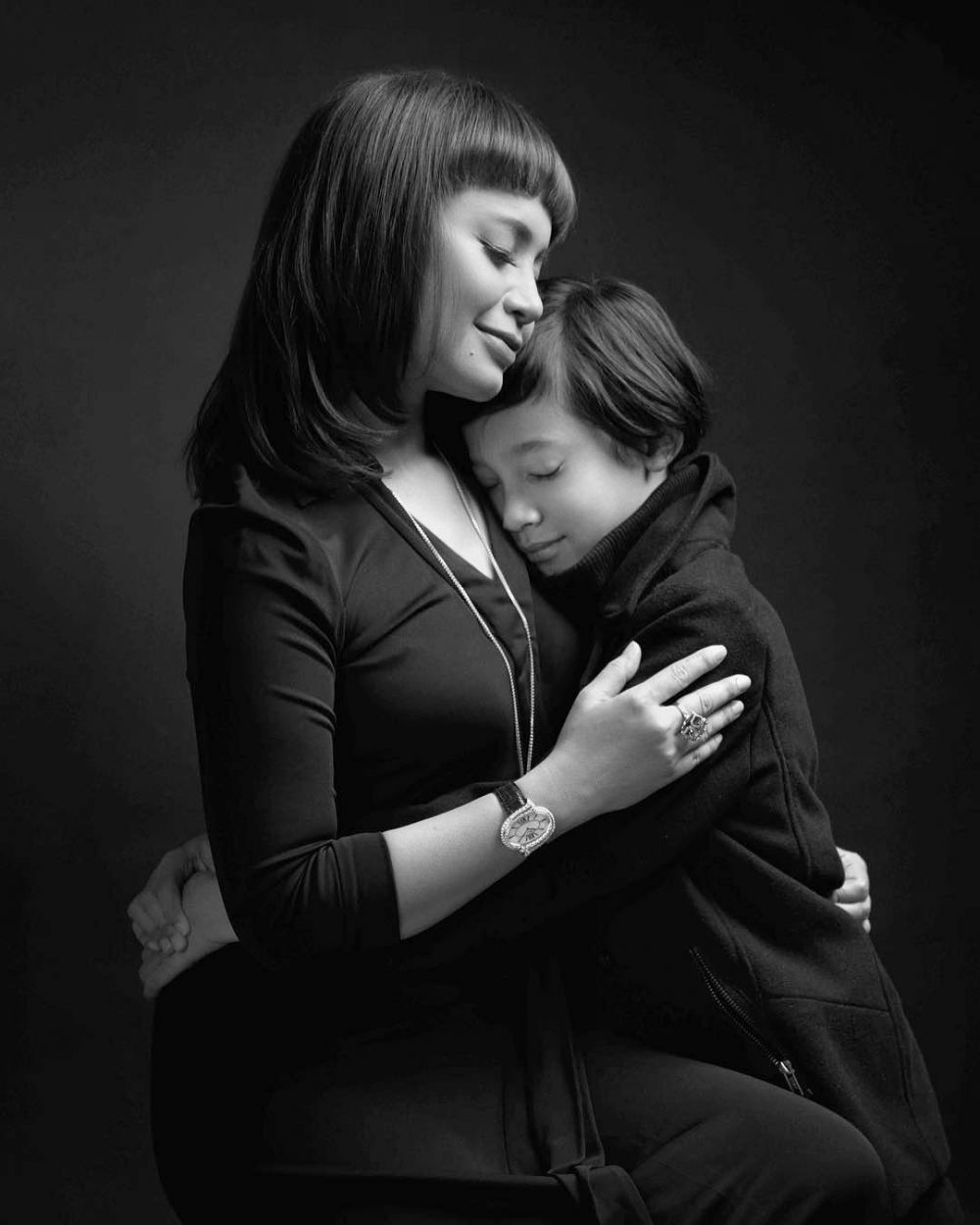 Jadi janda cantik & seksi, 5 seleb ini ternyata anaknya sudah remaja