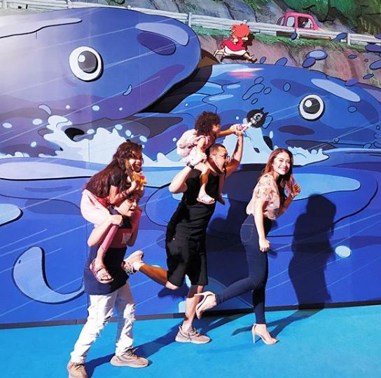 10 Momen bahagia keluarga Giring Ganesha, kebersamaannya seru banget