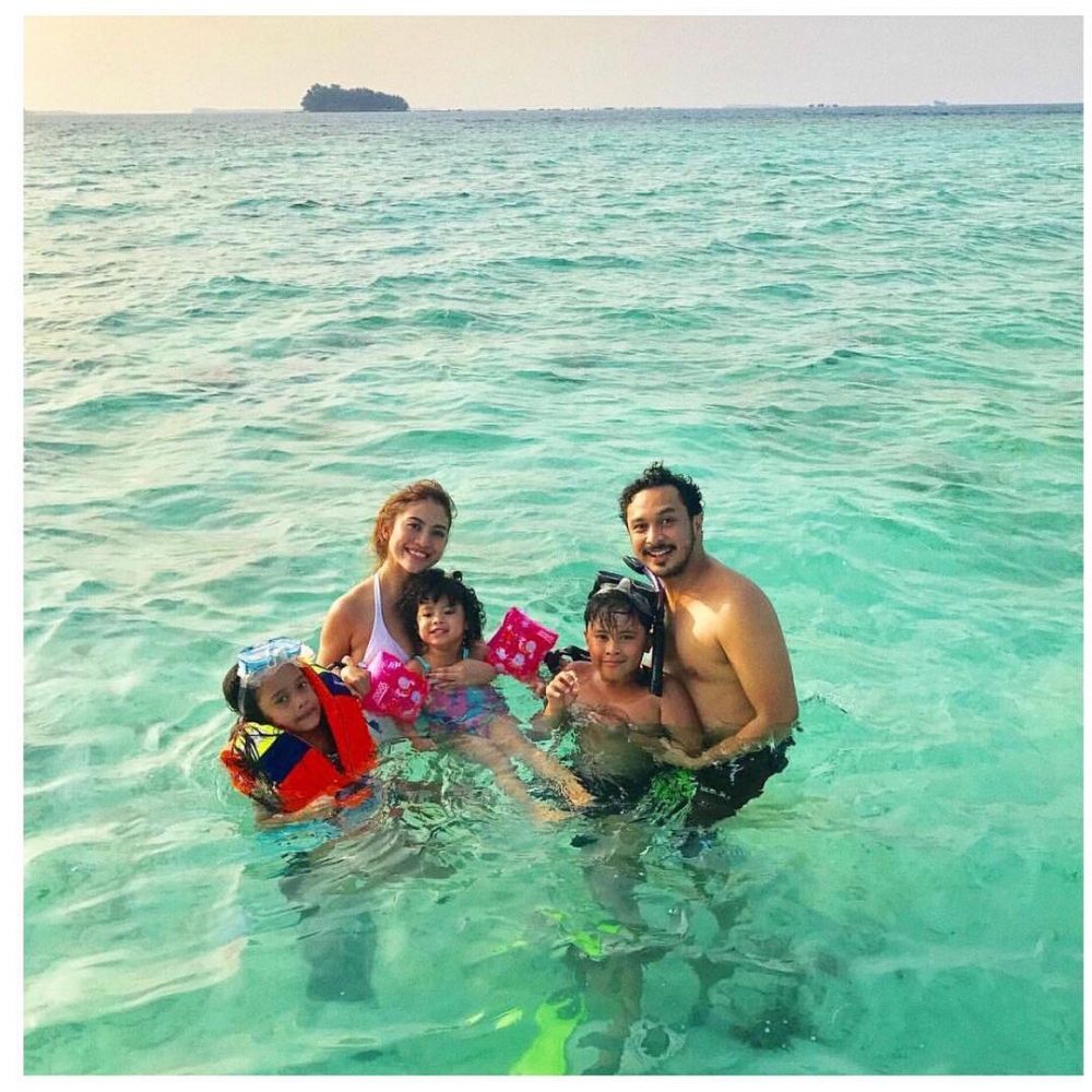 10 Momen bahagia keluarga Giring Ganesha, kebersamaannya seru banget