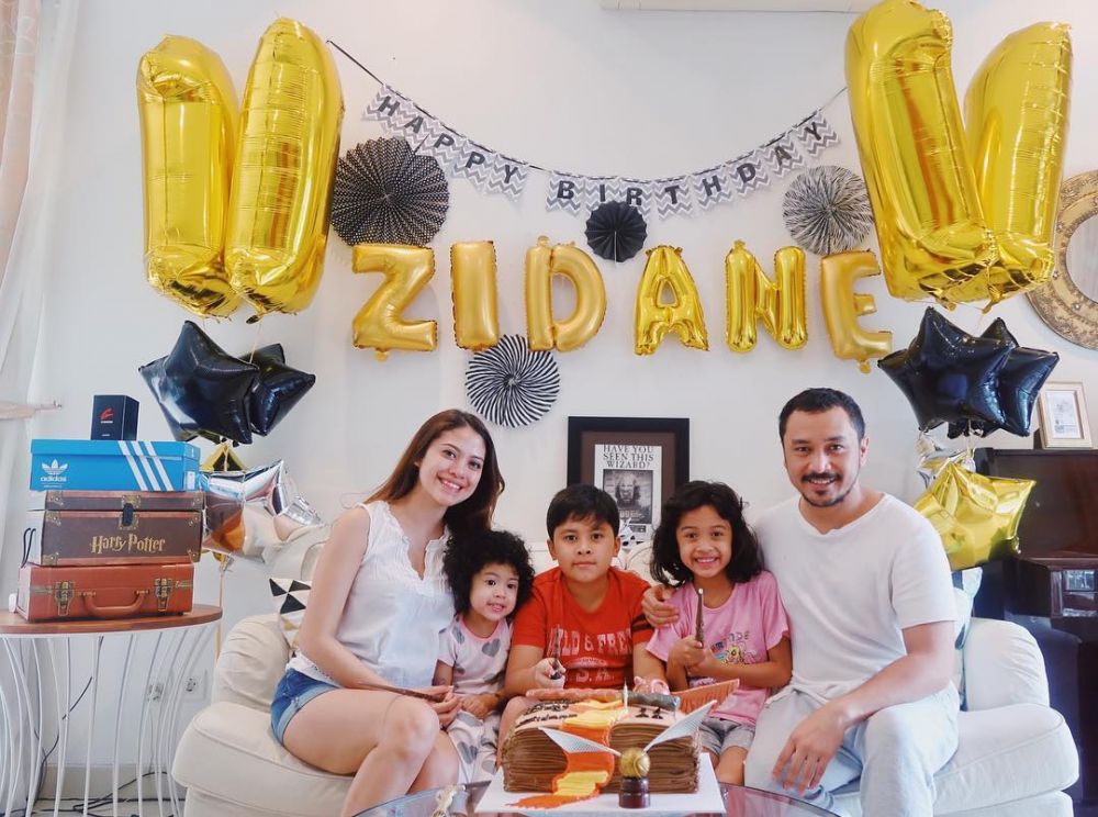 10 Momen bahagia keluarga Giring Ganesha, kebersamaannya seru banget