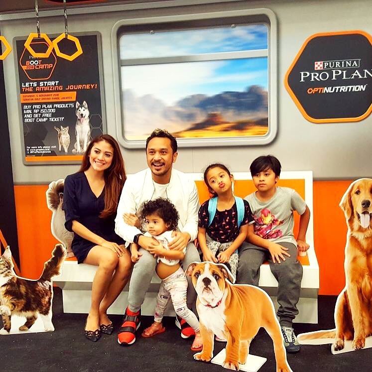 10 Momen bahagia keluarga Giring Ganesha, kebersamaannya seru banget