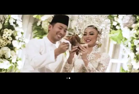 8 Momen sakral pernikahan Puteri Indonesia 2013 Whulandary Herman