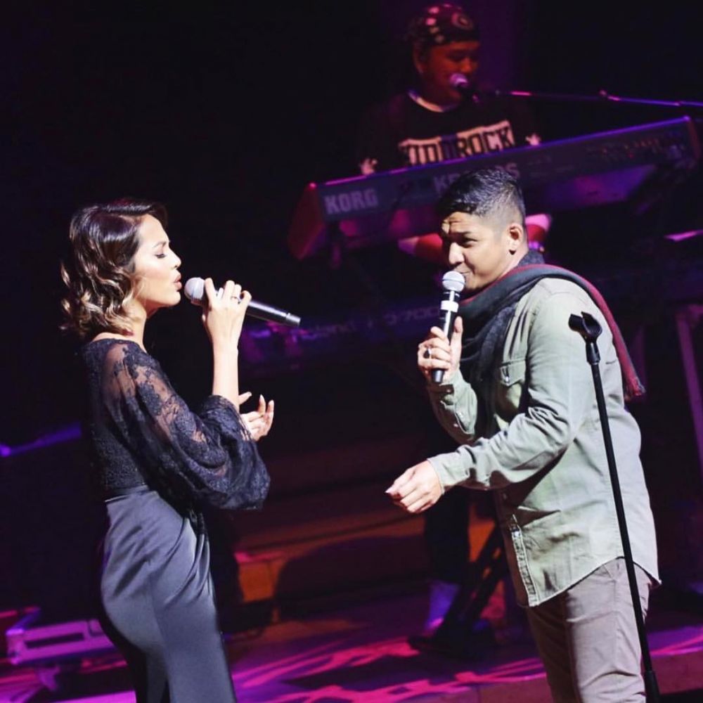 10 Pesona Aisyah Aziz, penyanyi Singapura jadi rekan duet Rizky Febian