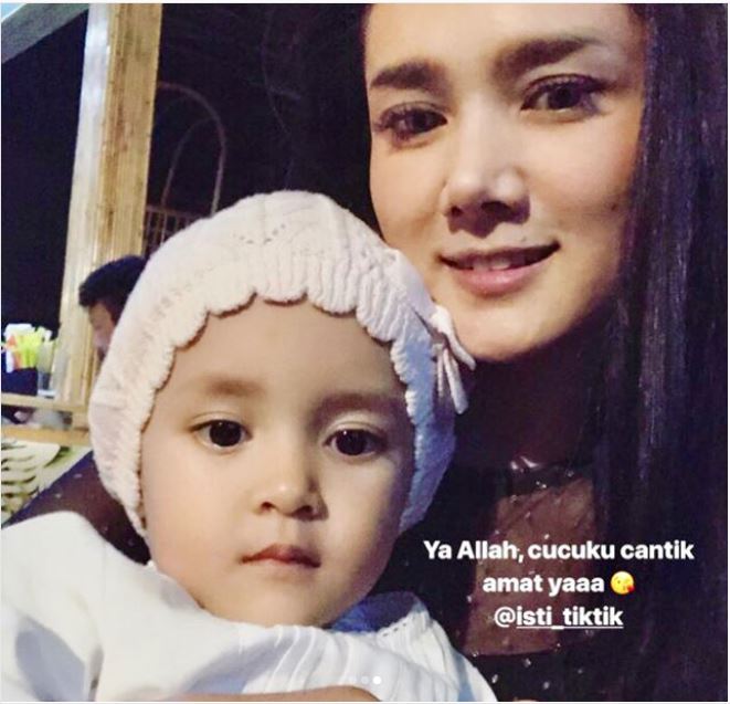 Nggak banyak yang tahu, Mulan Jameela ternyata udah punya cucu!