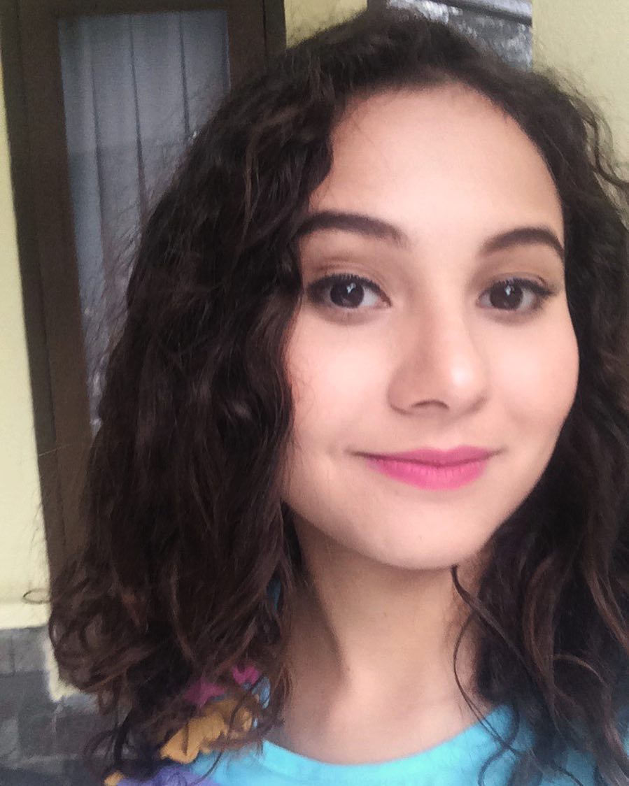 Masih usia belasan tahun, 8 seleb ini langganan dapat peran dewasa