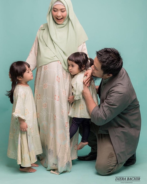 Punya balita dan hamil lagi, 10 seleb ini foto maternity ajak si kecil