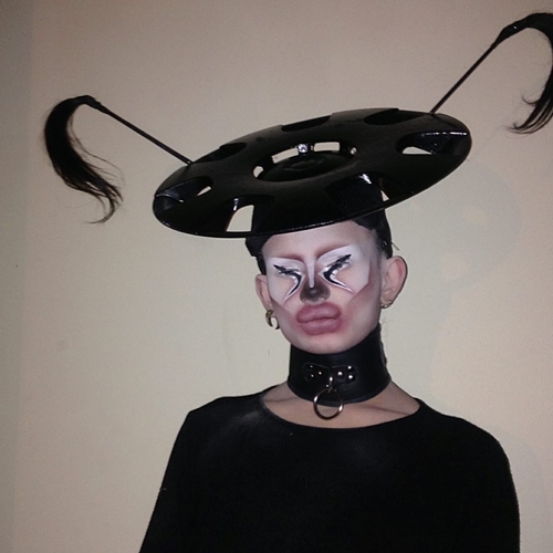 Potret 10 'alien' bergaya glamor ini unik & kreatif abis