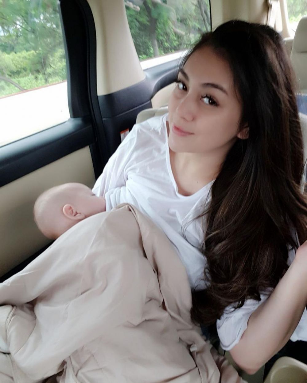 Menyusui baby Cio, Celine Evangelista curhat payudaranya jadi begini