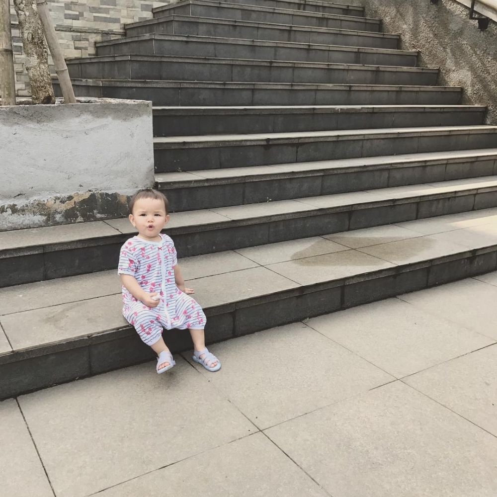 10 Tingkah menggemaskan dua anak Fachri Albar, ceria banget