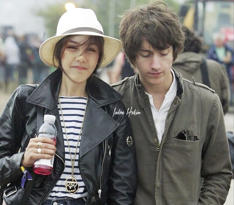 Imajinasi 10 seleb dunia sekolah dan tinggal di Indonesia bikin ngakak