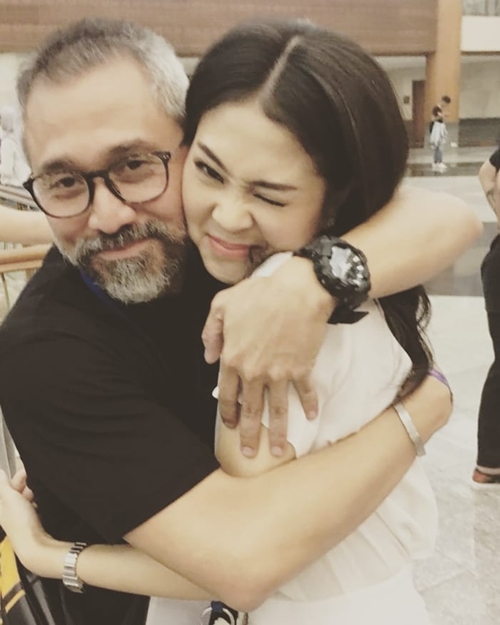 Jauh dari gosip, ini 10 potret kemesraan Lukman Sardi & istri