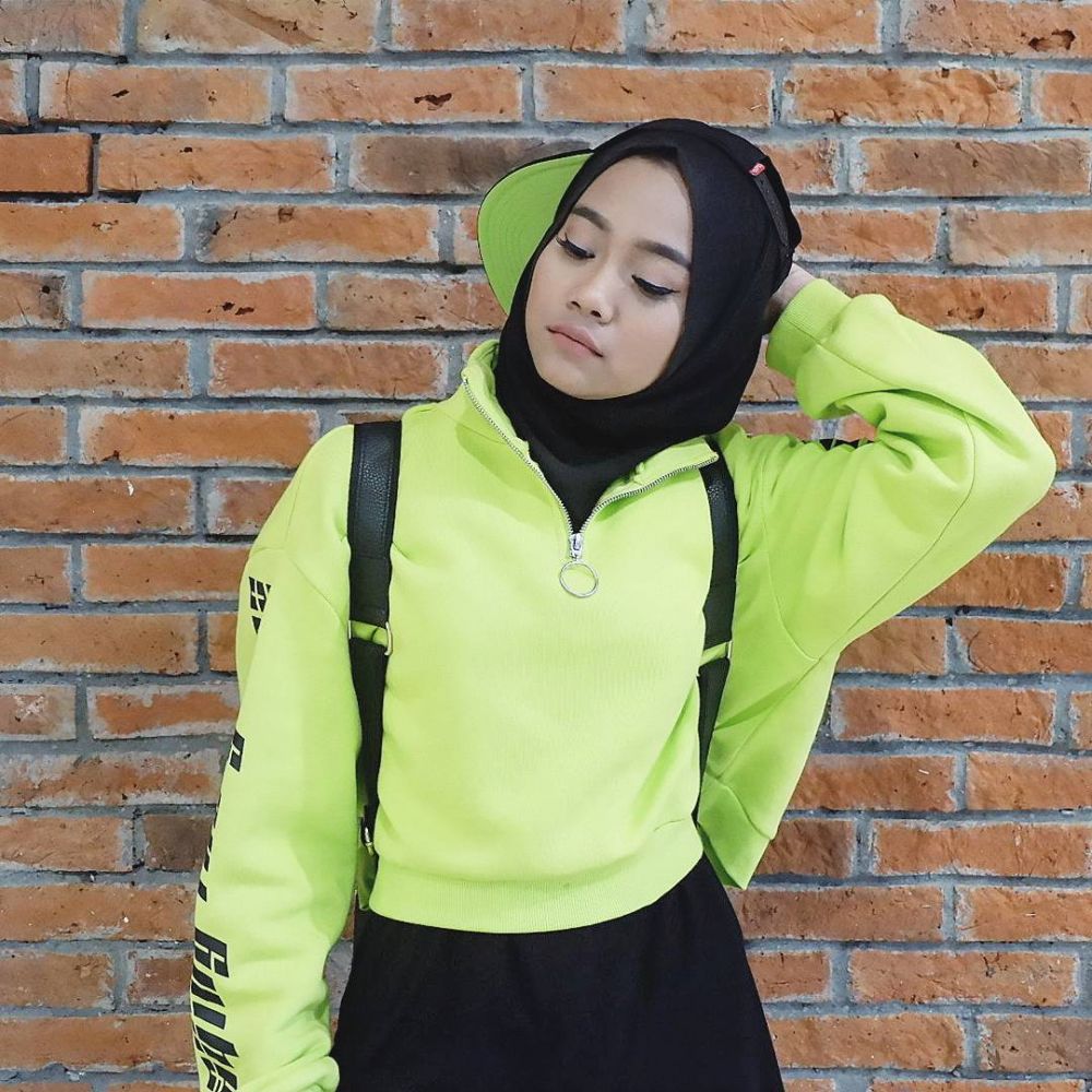 10 Gaya kece Ayu 'Indonesian Idol', berhijab tapi swag abis