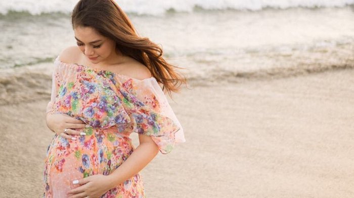 Dituduh hamil duluan, 5 seleb ini tanggapi haters dengan santai