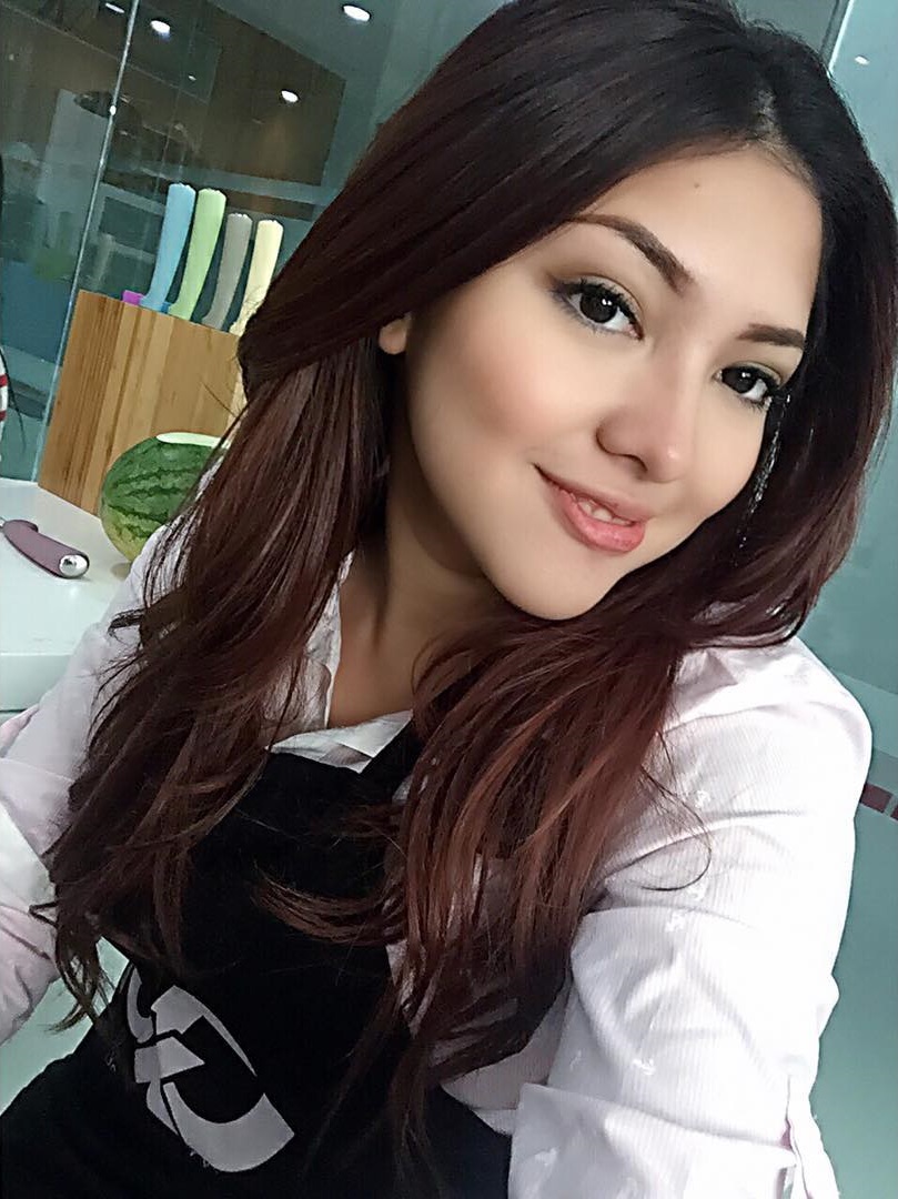 10 Pesona Lady De Laura, chef cantik yang bisa bikin cowok gagal fokus